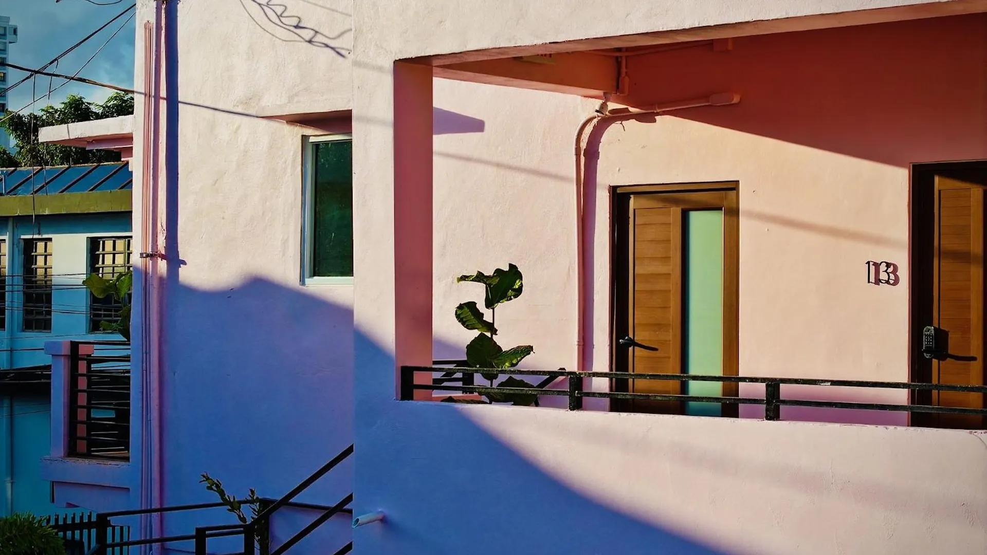 فندق Room 8 Colorful Crash Pad Near Cerra Art سان خوان