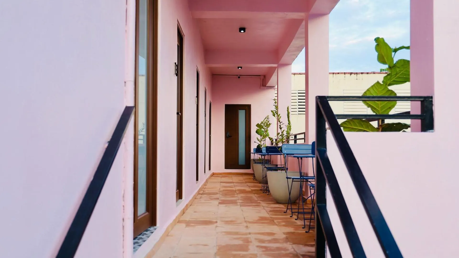 Room 8 Colorful Crash Pad Near Cerra Art Сан-Хуан Пуэрто-Рико